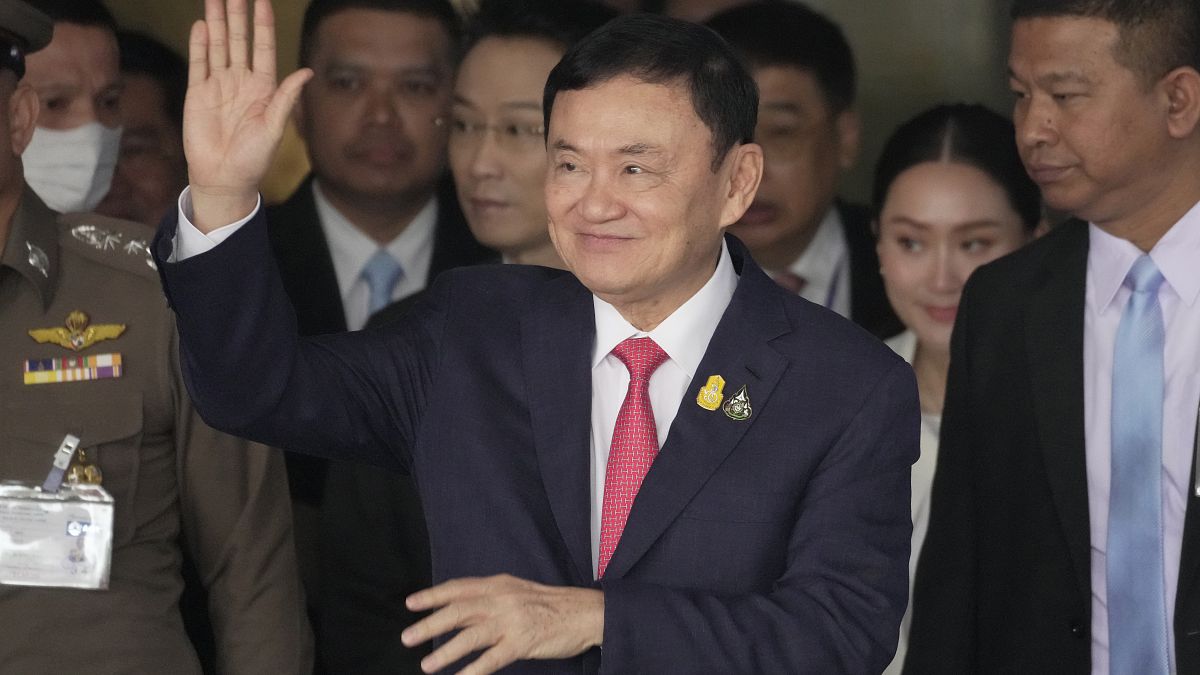 Fotografía de archivo: El ex primer ministro tailandés Thaksin Shinawatra a su llegada al aeropuerto Don Muang de Bangkok el 22 de agosto de 2023