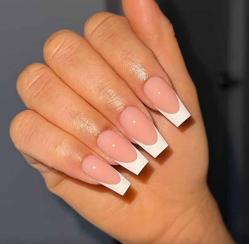 An example of "Mob Wife" nails