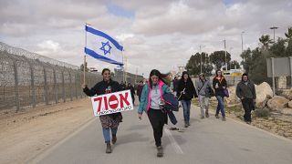 "После 7 октября гуманитарная помощь не допускается!": манифестанты блокируют помощь сектор Газа на пограничном переходе Ницана на юге Израиля, февраль 2024 г.