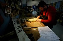 Detenuti creano strumenti musicali nel carcere Opera, a Milano