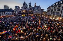 Un rassemblement devant l'hôtel de ville de Francfort  contre l'AfD et l'extrémisme de droite dans le Rhin-Main, en Allemagne, lundi 5 février 2024.