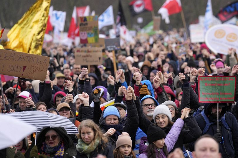 Une manifestation devant le Reichstag, le Parlement allemand, lors d'une manifestation contre le parti AfD et l'extrémisme de droite à Berlin, en Allemagne, le 3 février 2024.