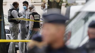 عناصر من الشرطة الفرنسية أمام مدرسة شهدت حادث إطلاق نار