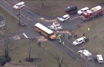 حادث اصطدام حافلة مدرسية وشاحنة خدمات عند تقاطع طرق في بلدة مقاطعة بيرلينجتون الإمريكية- 13 كانون الثاني 2024