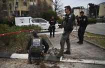 موقع أصيب بصاروخ أطلق من لبنان، في كريات شمونة، شمال إسرائيل، الثلاثاء، 13 فبراير 2024. 
