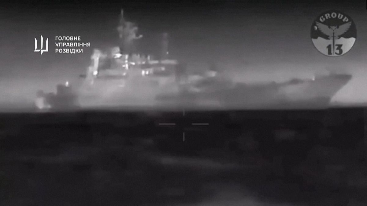 Ucrânia diz ter afundado navio de guerra russo