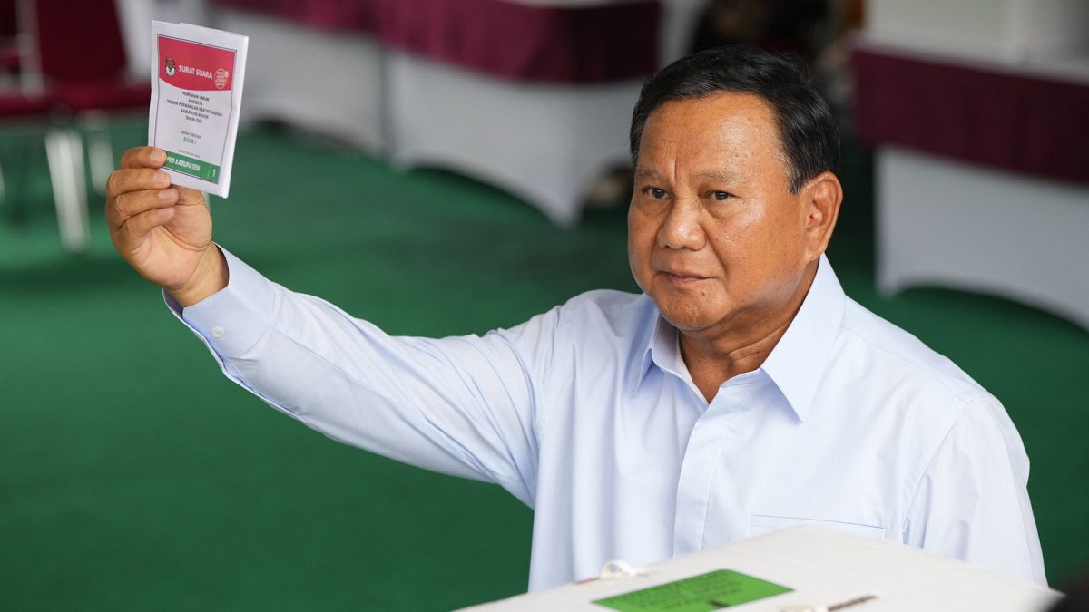 Indonesia presidential election: Defence Minister Subianto ahead in unofficial vote count thumbnail