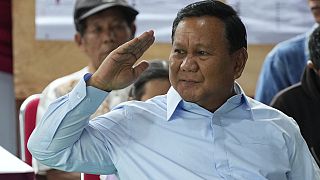 Endonezya'da bugün yapılan devlet başkanlığı seçiminde Prabowo Subianto ilk sırada gidiyor