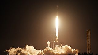Une fusée Falcon 9 de SpaceX décolle de l'aire de lancement 39A du Centre spatial Kennedy à Cap Canaveral, en Floride, le jeudi 15 février 2024.