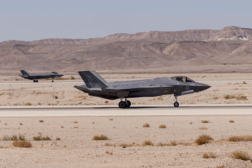 طائرة إسرائيلية من طراز أف-35 تهبط في قاعدة عوفدا الجوية قرب إيلات. 2021/10/14