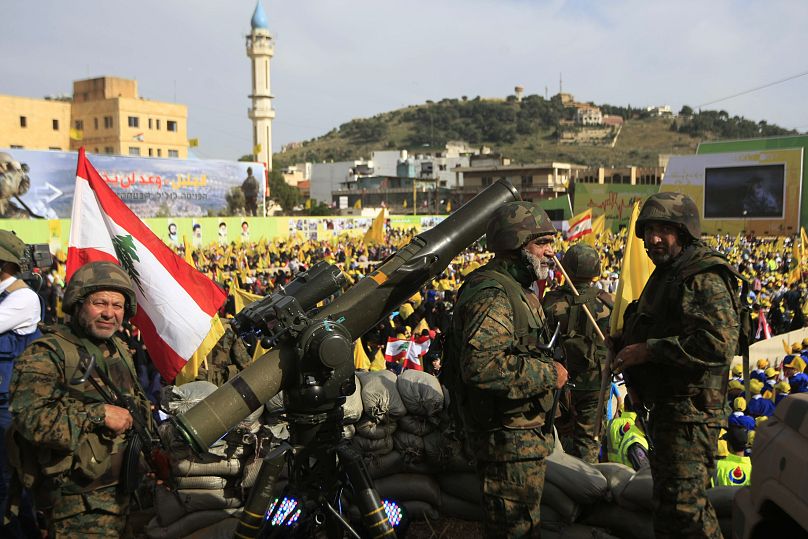 مقاتلو حزب الله يحيون ذكرى "يوم التحرير" في النبطية. 2015/05/24
