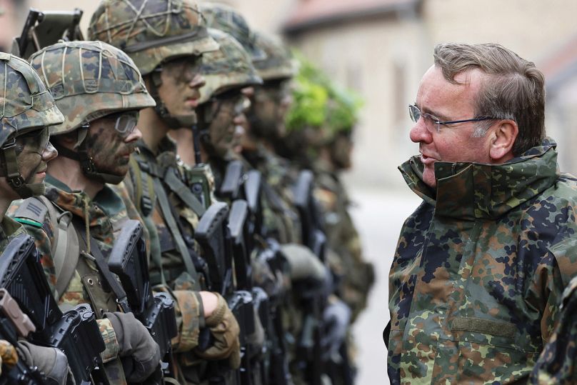 German Defence Minister Boris Pistorius talks to mountain fighters at the Bundeswehr infantry school.