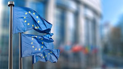 Drapeaux européens devant la Commission européenne