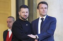 Ukrayna Devlet Başkanı Zelenkiy (solda) ve Fransa Cumhurbaşkanı Macron  