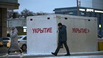 Автобусная остановка с указанием местоположения укрытия в Белгороде. 25 января 2024 года