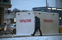 Автобусная остановка с указанием местоположения укрытия в Белгороде. 25 января 2024 года