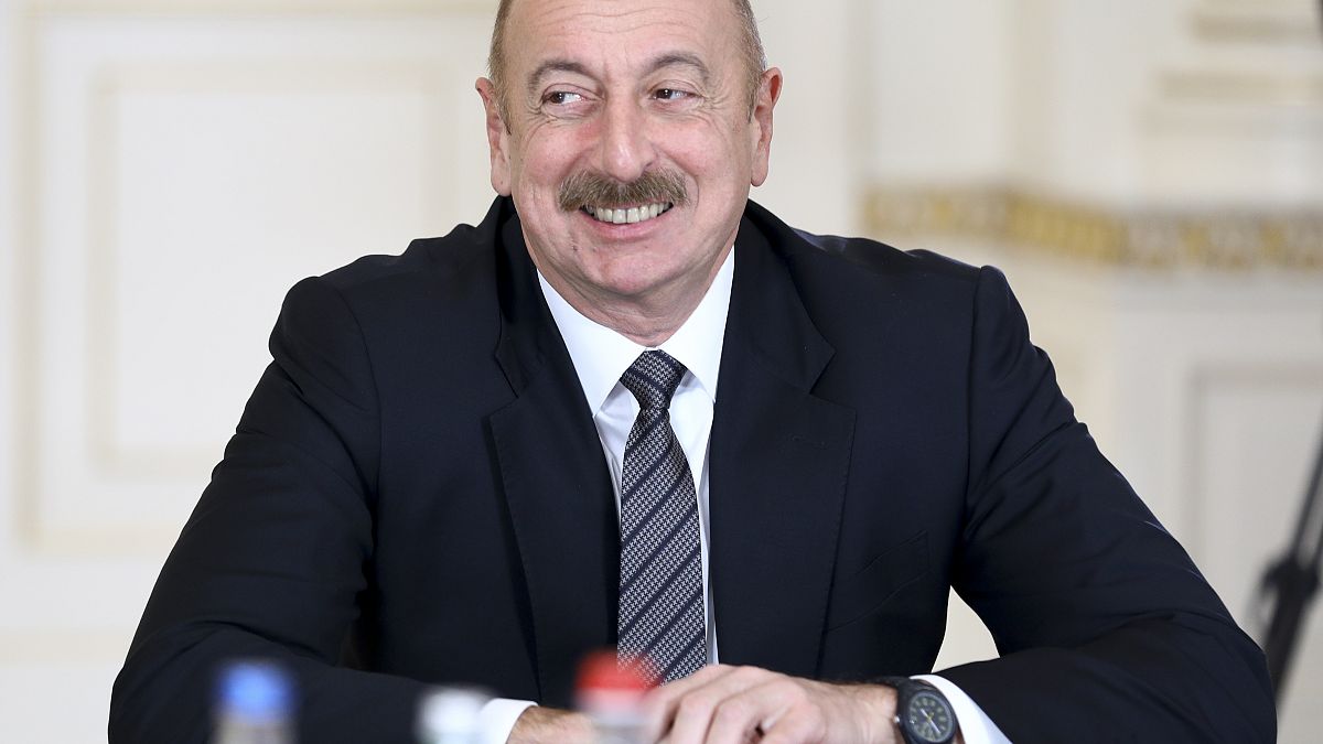 President Aliyev promises to continue peace process with Armenia in his inauguration speech thumbnail