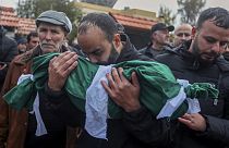İsrail'in Lübnan'ın güneyine yönelik düzenlediği hava saldırılarında aralarında 5 çocuğun da bulunduğu 10 sivil öldü