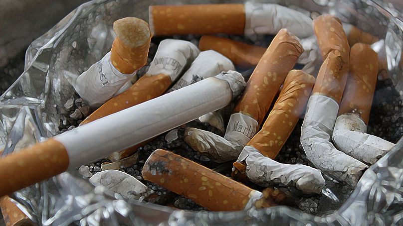 کشیدن سیگار سالانه‌ موجب مرگ صدها هزار نفر می‌شود