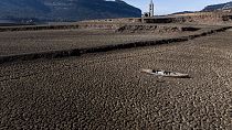 Le réservoir de Sau, presque vide, au nord de Barcelone la semaine dernière. La ville a déclaré l'état d'urgence sécheresse après des années de faibles précipitations.