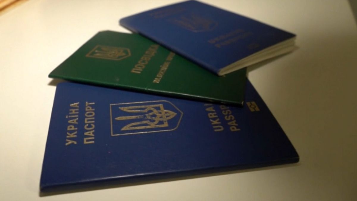 Sergey tem passaporte russo e autorização de residência na Ucrânia