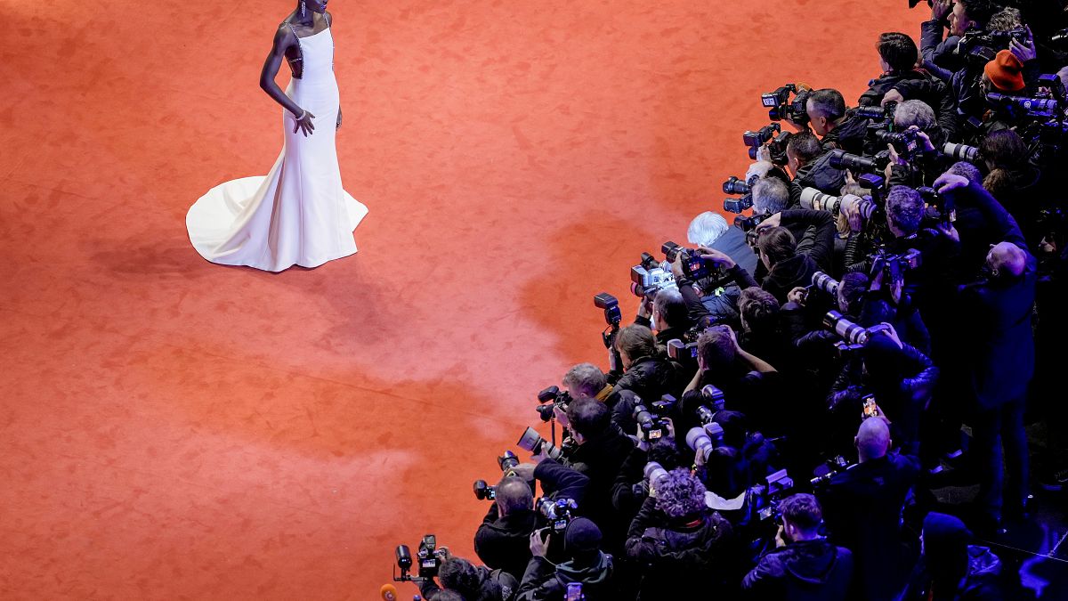 La actriz Lupita Nyong'o en la alfombra roja. Foto: