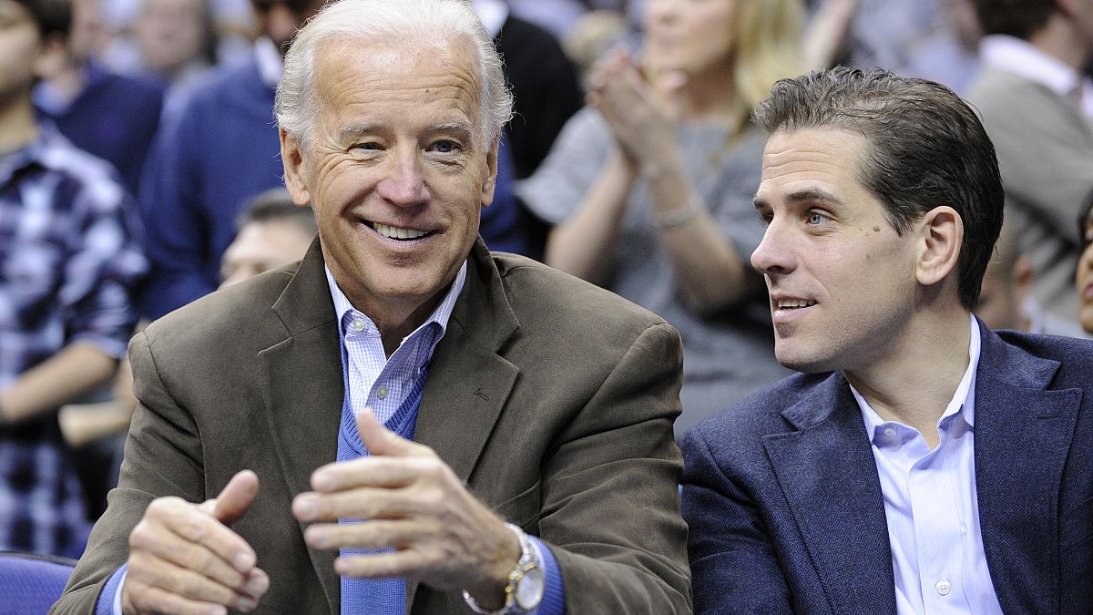 Joe e Hunter Biden eram acusados de terem sido subornados para proteger um empresa ucraniana num processo judicial