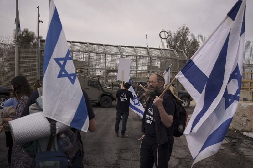 Izraeliek tüntetnek a rafahi átkelőhelynél a segélyszállítmányok ellen