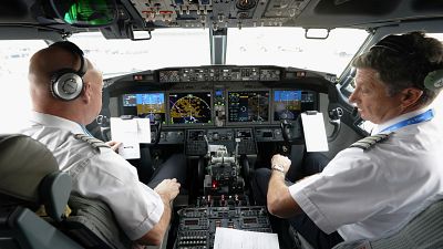 In der Luftfahrtindustrie wird erwogen, einen Piloten im Cockpit zu streichen - die Piloten sind vehement dagegen
