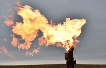 Gázkútnál égetik a szivárgó metánt - illusztráció