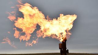 Gázkútnál égetik a szivárgó metánt - illusztráció