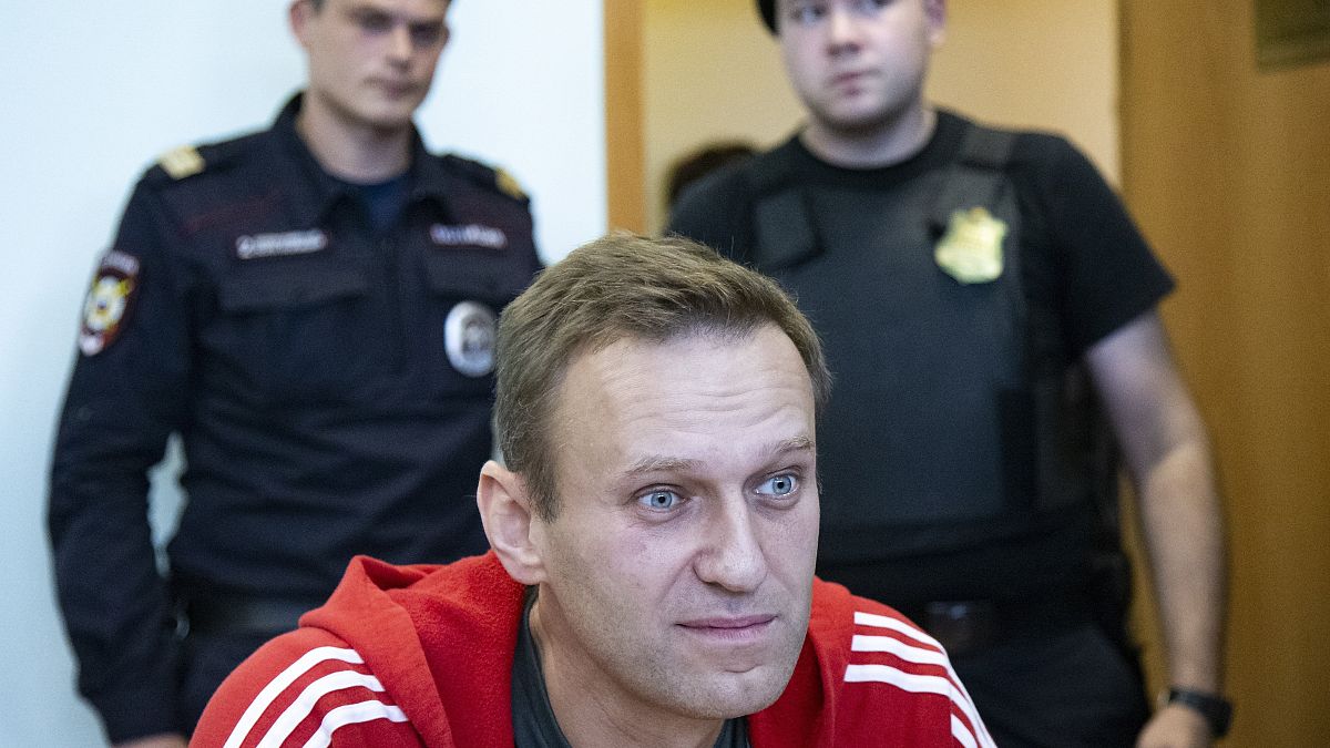 2019. augusztus 22-i kép Alekszej Navalnij orosz ellenzéki vezetőről a meghallgatása előtt egy moszkvai bíróságon