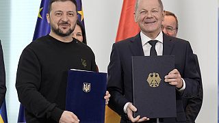Zelenszkij és Scholz ukrán-német biztonsági megállapodást írt alá