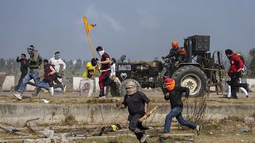 مزارعون يشتبكون مع قوات الأمن في الهند