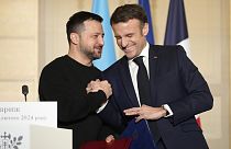Volodimir Zelenszkij és Emmanuel Macron Párizsban