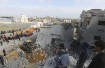 Izraeli légicsapás utáni romeltakarítás Rafahban