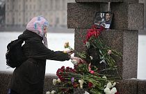 Санкт-Петербург, цветы у мемориала жертвам репрессий
