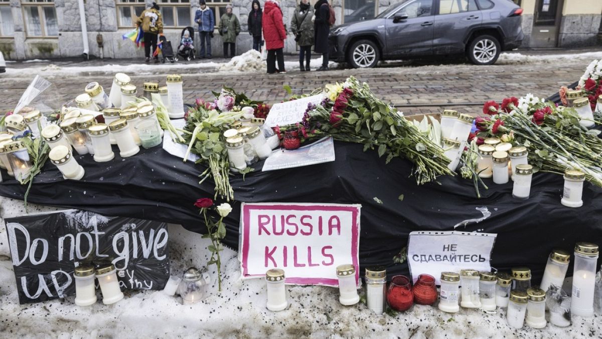 توفي المعارض الروسي البارز في سجنه إثر وعكة صحية لكن الغرب يتهم بوتين بقتله