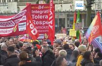 La protesta contro l'estrema destra a Wolfsburg in Germania