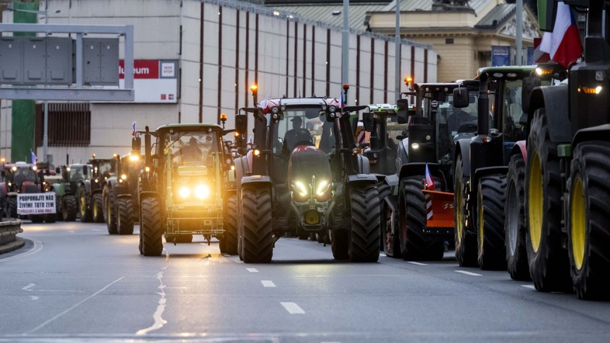 La protesta degli agricoltori cechi nel centro di Praga