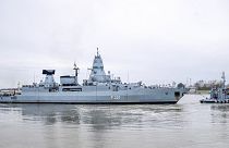 La fragata "Hessen" abandona el puerto de Wilhelmshaven, en Alemania, rumbo al mar Rojo, el 8 de febrero de 2024.