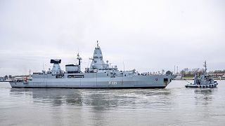 La fragata "Hessen" abandona el puerto de Wilhelmshaven, en Alemania, rumbo al mar Rojo, el 8 de febrero de 2024.