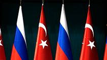 Rus ve Türk bayrakları 