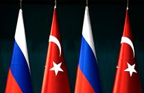 Rus ve Türk bayrakları 