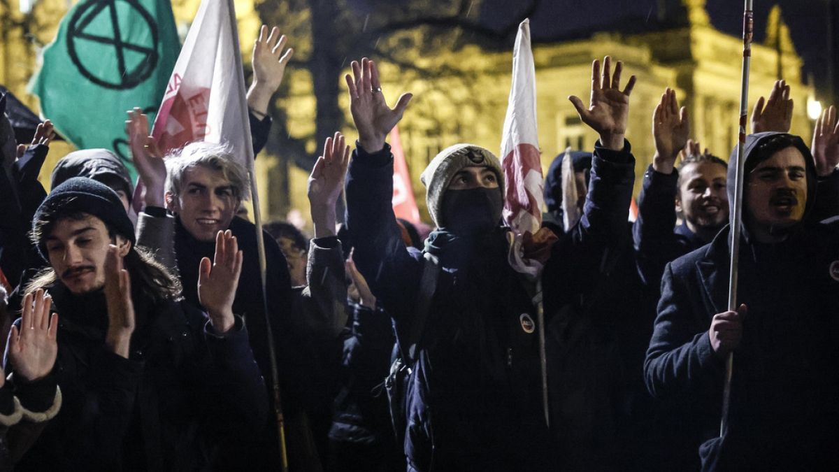متظاهرون من أقصى اليسار يتظاهرون ضد مشروع قانون الهجرة  في ستراسبورغ، شرق فرنسا، 21 ديسمبر 2023.