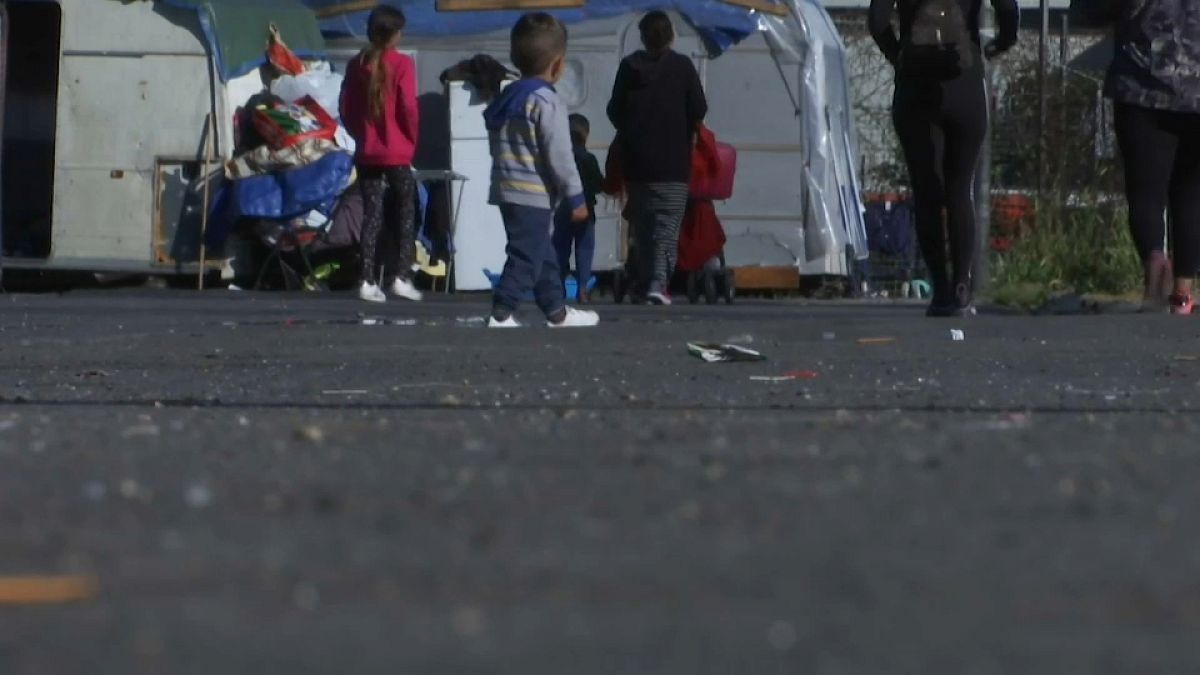 Niños en un campamento romaní