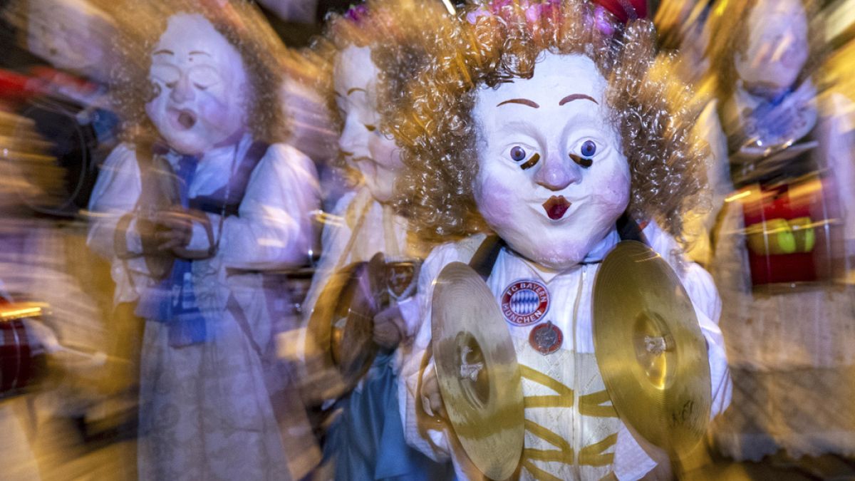 De Barbie à l’IA: le plus grand carnaval de Suisse commence à Bâle