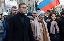 الکسی ناوالنی و همرش یولیا در یک راهپیمایی در مسکو به تاریخ ۲۹ مارس ۲۰۲۰