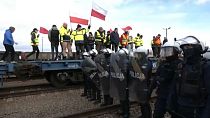 Protestas de agricultores en vías de tren en Polonia