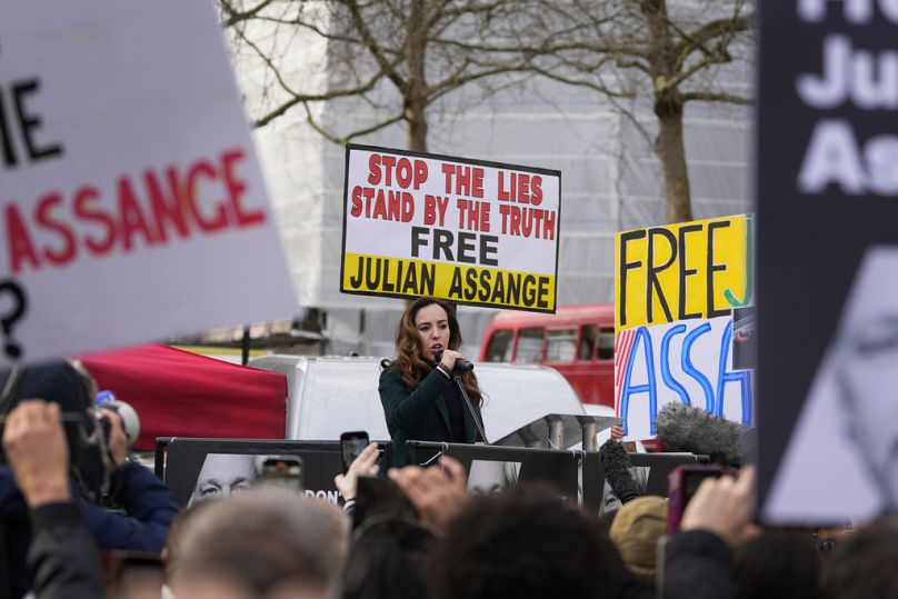 Die Frau von Julian Assange, Stella Assange, hat eine Demonstration zu seiner Unterstützung geleitet.